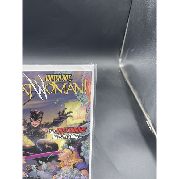 DC Comics Universe Watch Out, Catwoman! The Dust Bunnies. No.22 June 2020 Lot #2 - Picture 5 of 5